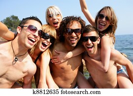 grupo, de, adultos jovens, partying, praia