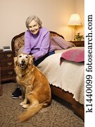 mujer madura, con, dog.