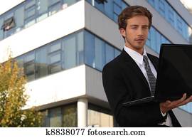 mláde prováděcí, před, budova