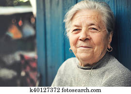 glücklich, alt, ältere frau, lächeln, draußen