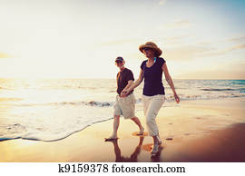 ältere paare, genießen, sonnenuntergang, strand