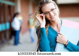 atraente, jovem, femininas, estudante universidade