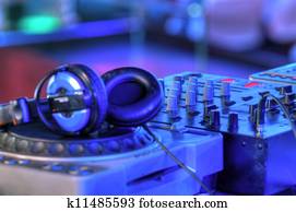 dj mixer with headphones dj mixer with headphones