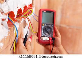 eletricista, trabalhando, -, closeup, ligado, mãos