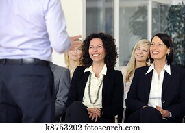 equipo negocio, escuchar, sonriente, a, orador