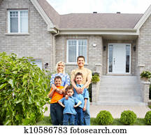 familia feliz, cerca, nuevo, house.