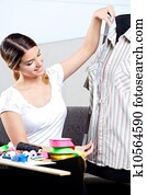 femme, couturier, prendre, mesure