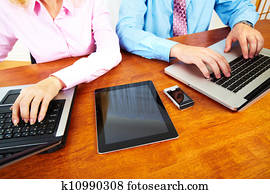 geschäftsmenschen, gesellschaft, arbeitende, mit, laptop.