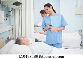 krankenschwester, lächeln, to, a, patient