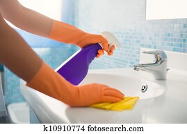 mulher, fazendo, afazeres, limpeza, banheiro, casa