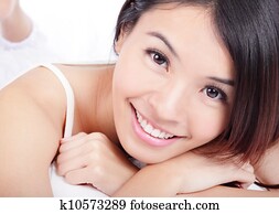 mulher sorri, rosto, com, saúde, dentes