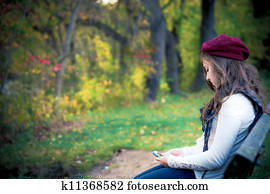 outono, menina, com, telefone