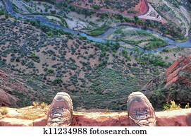 pés, borda, de, penhasco rocha