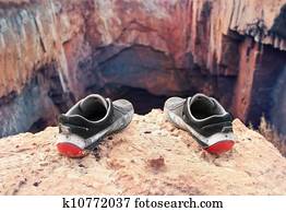 sapatos, de, a, suicídio, ligado, a, margem, de, um, precipício