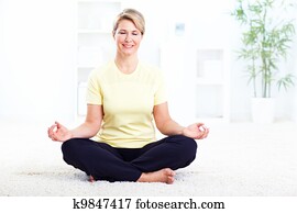 senior kvinde, gør, yoga.