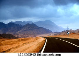 The road in the mountainous desert 