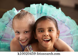 נחמד, רקדנית בלט, ידידים