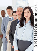 年輕, 嚴肅, 經理人, 婦女站, 直立, 前面, 她, 同事