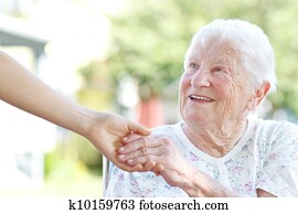 年長の 女性, 手を持つ, ∥で∥, 世話人