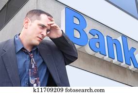 cansado, dinheiro, homem negócio, em, banco