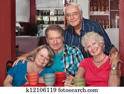 caucasian, eldre, sittende sammen