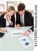 geschäftskollegen, besprechen, a, balkendiagramm