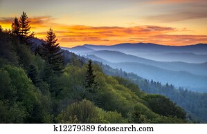 grandes montanhas esfumaçadas parque nacional, panorâmico, amanhecer, paisagem, em, Oconaluftee, negligenciar, entre, Cherokee, nc, e, Gatlinburg, tn