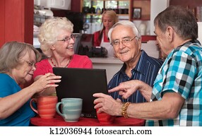 seniorzy, mająca zabawa, z, komputer, w, kawiarnia