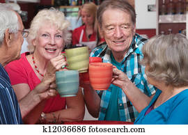 smiling, sieviete, toasting, ar, friends