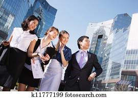 vrolijke, anders, groep, van, bestuursleden, wijzende, op, zakelijk, center., buiten