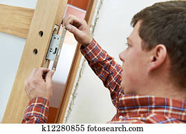 נגר, ב, מנעול של דלת, התקנה