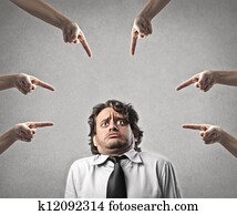 الرجل أعمال, المتهم