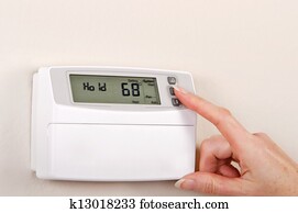 Adjusting and setting thermostat