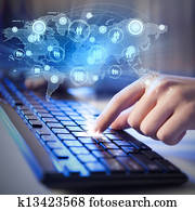 click!, hände, von, a, mann, auf, tastatur