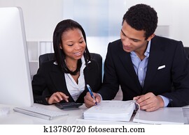 dois, pessoas negócio, fazendo, finanças, trabalho