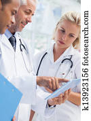 doktor, ausstellung, etwas, in, seine, tablette