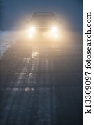 faróis, de, car, dirigindo, em, nevoeiro