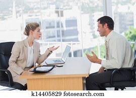 femme affaires, interviewer, a, sourire, homme affaires