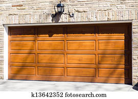 Garagentor Fotos | 1000+ Garagentor Bilder | Fotosearch