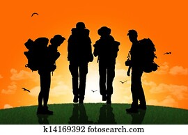 gesellschaft, von, backpackers, gehende, auf, a, oberseite, von, a, hügel, an, sonnenuntergang