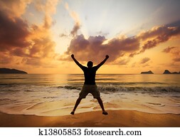 glücklich, mann springen, hinüber, sea., sandstrand, an, dawn.