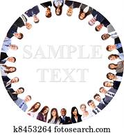 grupo de empresarios, posición, en, grupo, sonriente, opinión de ángulo baja