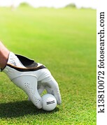 Homme Golf Cours Tenue Golf Ball Banque d'Images. 2 260 ...