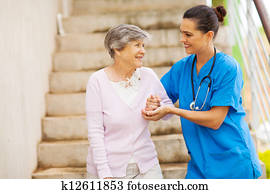 jung, caregiver, helfende, ältere frau