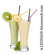 Kiwi and banana milk smoothie