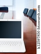 laptop, auf, tisch, mit, stühle, nah, in, büro