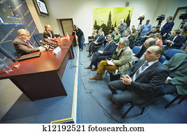 moscow-nov, 19:journalists, perguntar, perguntas, durante, entrevista coletiva, de, sergei, mironov, em, a, estrangeiro, jornalistas, associação, imprensa, centro, nov, 19, 2010, moscou, russia.