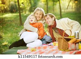 picnic., família feliz, ao ar livre