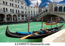 Rialto bridge in Venice, Italy Rialto bridge in Venice, Italy