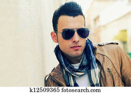 Portrait Jeune Banque D'images1000 Lunettes Homme Porter Soleil IyYfgvmb76